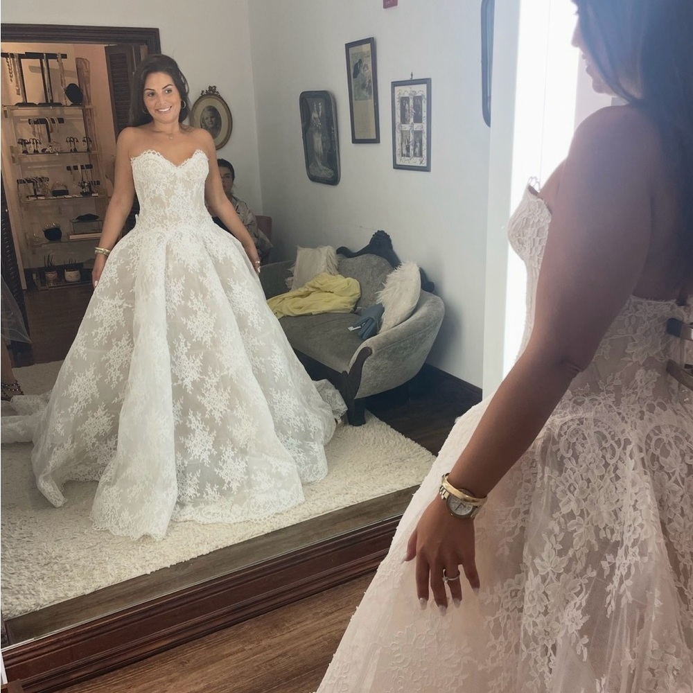 Monique Lhuillier Alexandra White Lace Wedding Dress - Picture 3 of 16